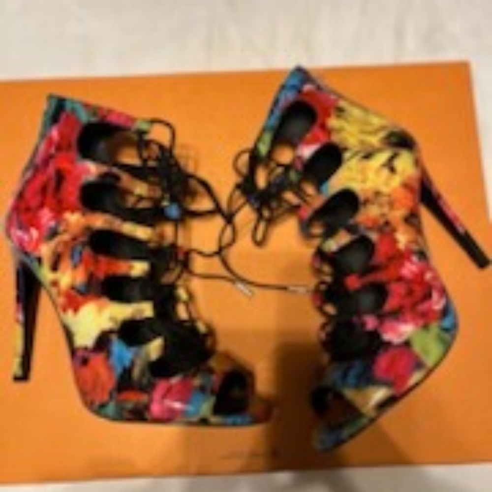 Steve Madden Size 9 Floral Multi